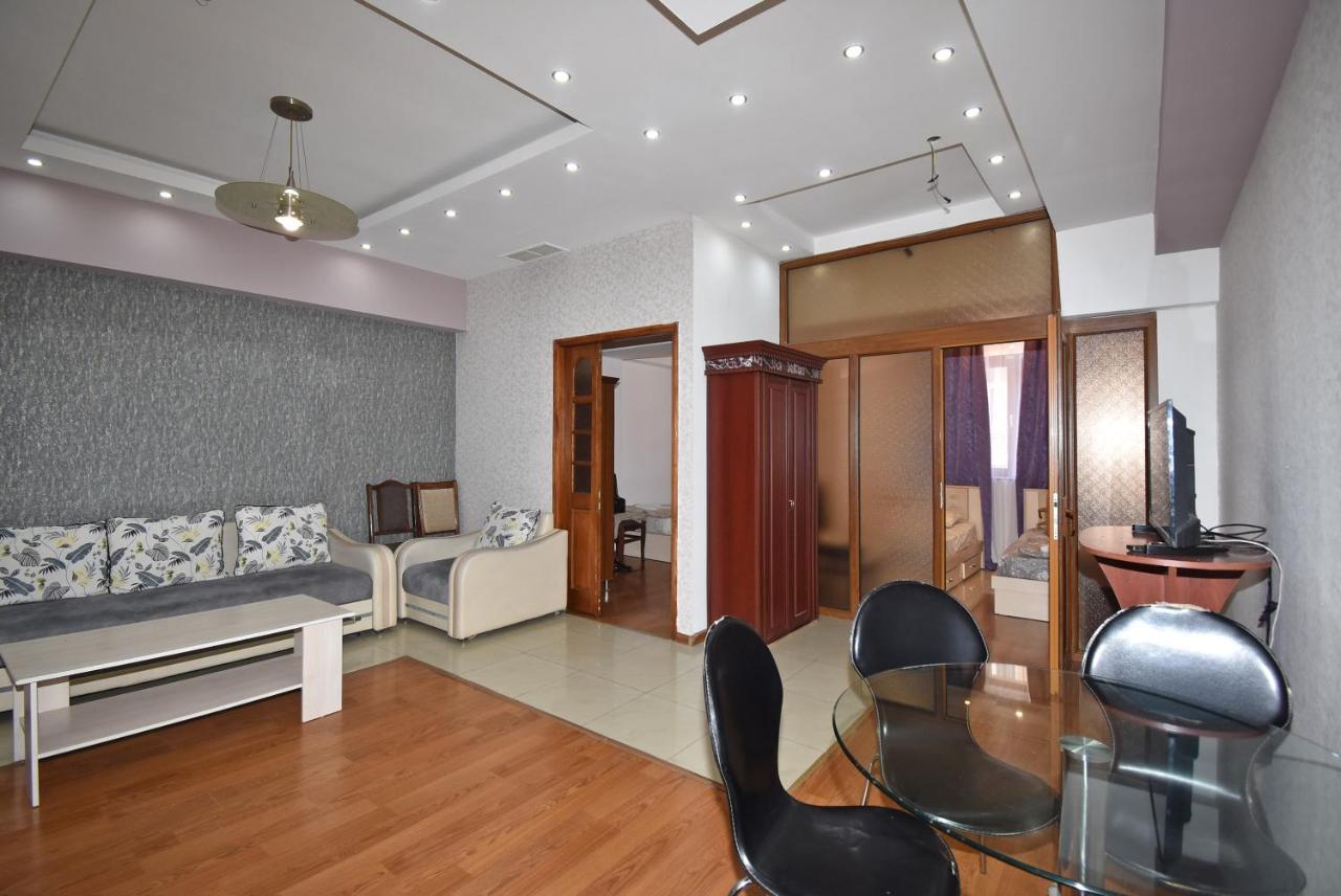 Armenak Apartment No 8, Abovyan Street Yerevan Exterior photo